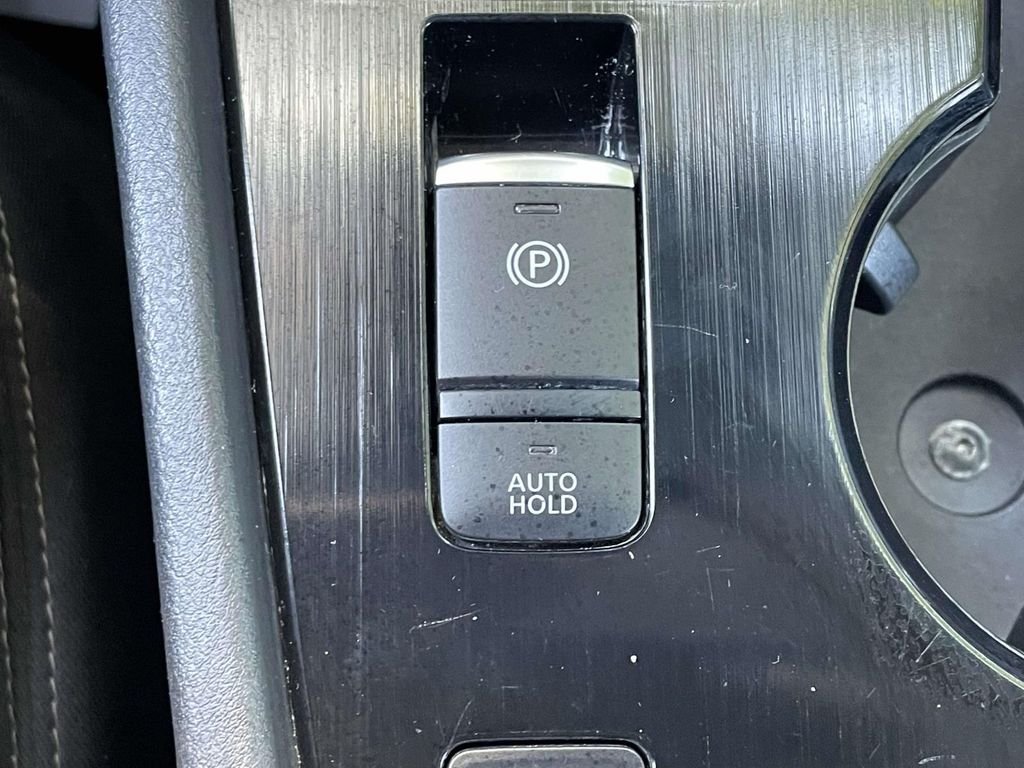 Used 2025  Nissan SV image 29