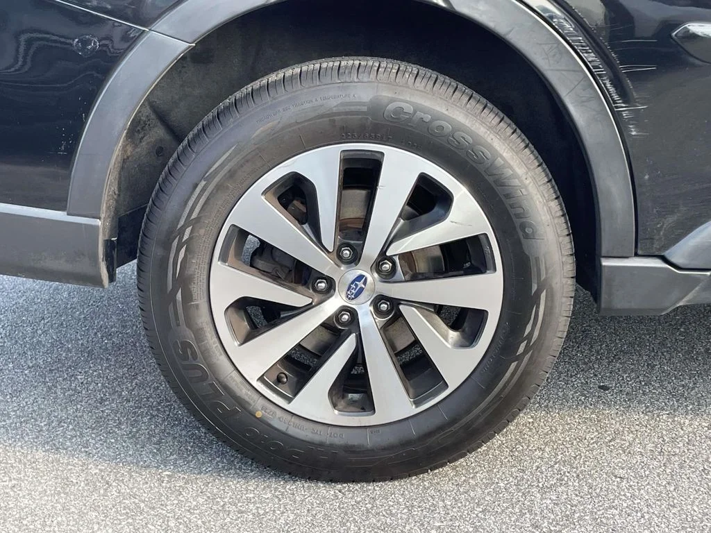 Used 2021 Crystal Black Silica Subaru Premium image 29