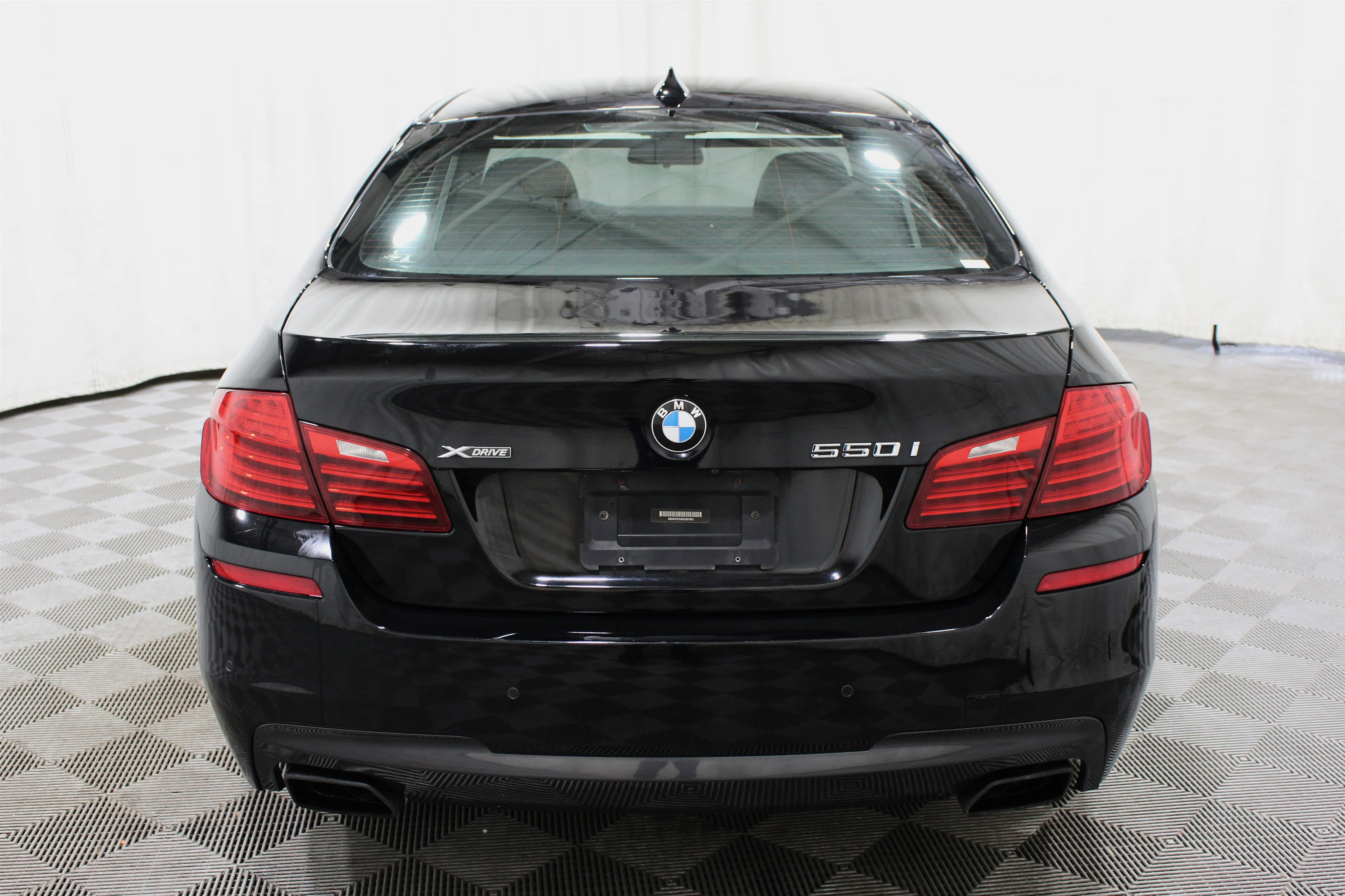 2016 BMW 5 Series 550i - Photo 33