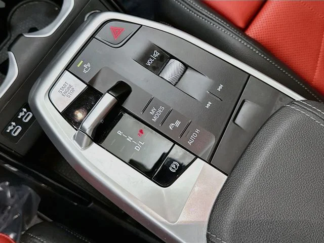 Used 2023 White BMW xDrive28i image 17