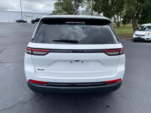Used 2024 White Jeep Altitude image 6