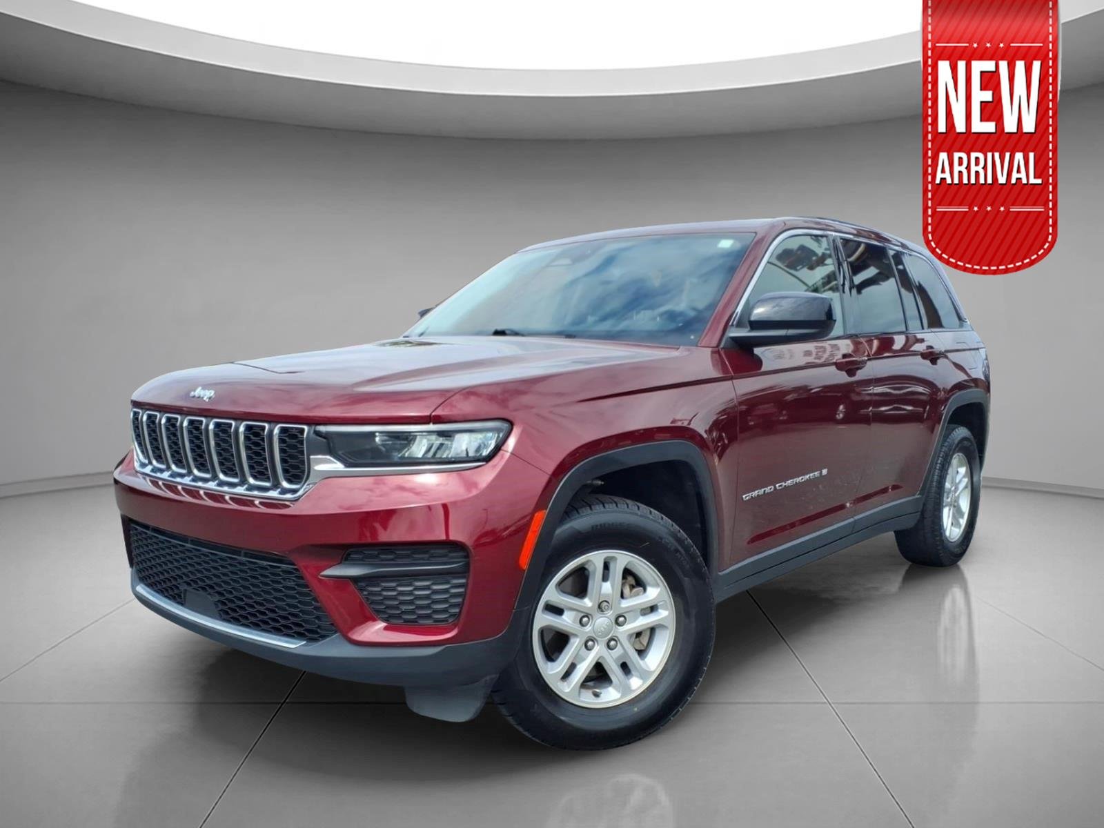 Used 2023 Velvet Red Pearlcoat Jeep Laredo image 1