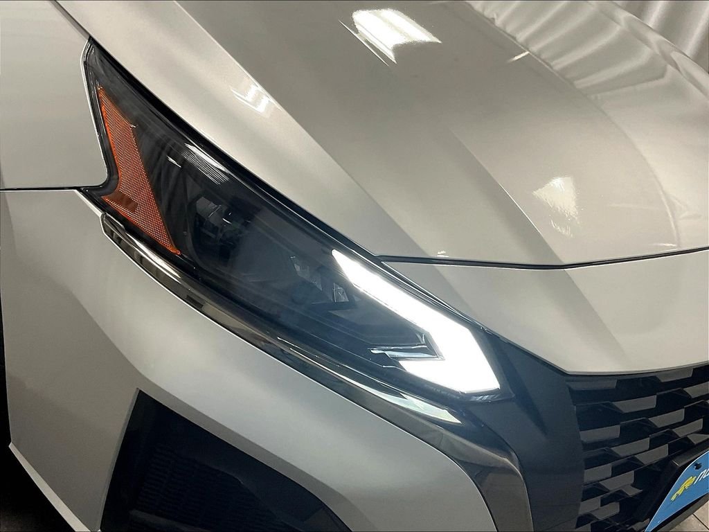 Used 2023 Silver Nissan 2.5 SR image 32