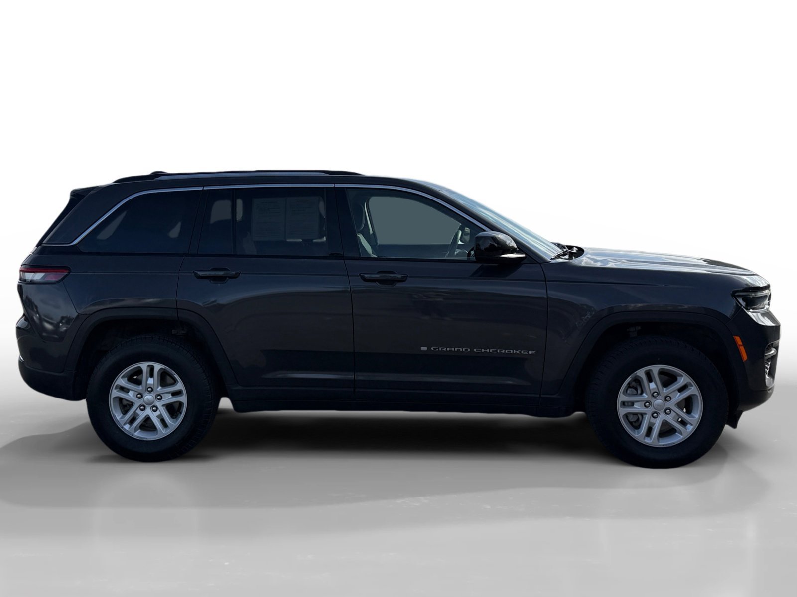 Used 2024 Gray Metallic Jeep Laredo image 6
