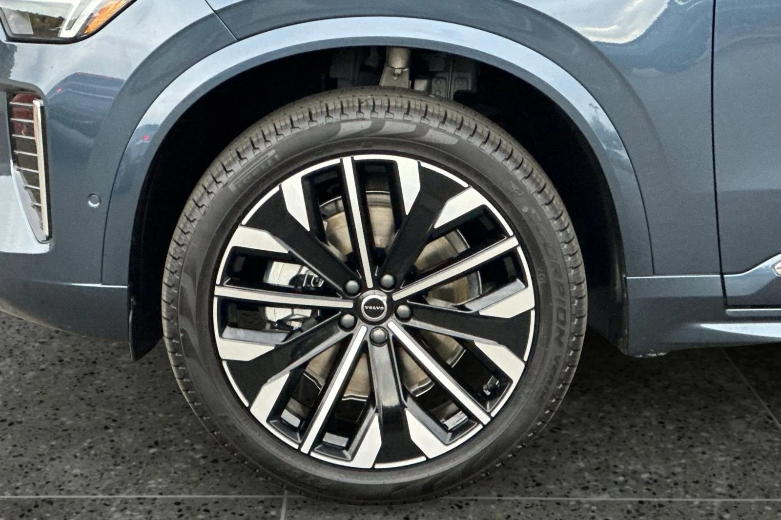 New 2026 Denim Blue Volvo B6 Plus 7-Seater image 11