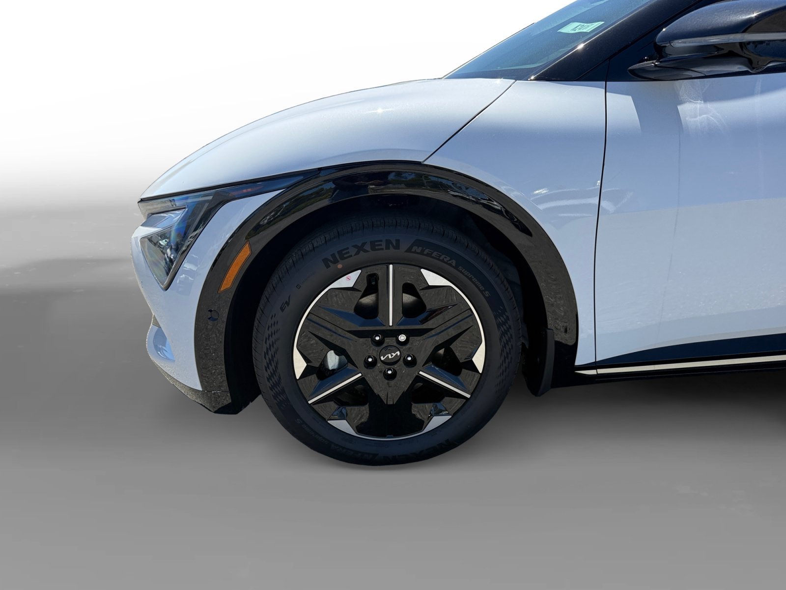 New 2026 Glacial White Pearl Kia WIND image 9