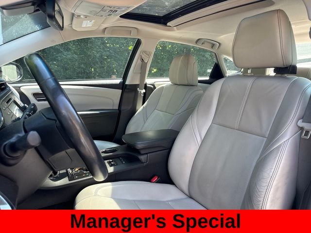 Used 2017 Silver Toyota Limited image 8
