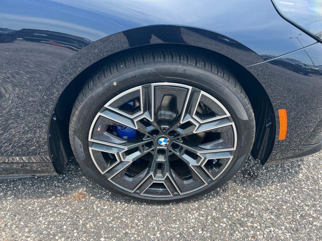 New 2027 Carbon Black Metallic BMW 550e xDrive image 2