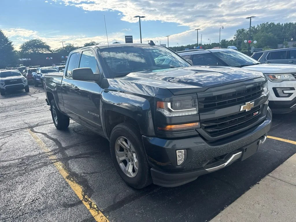 Used 2018 Gray Chevrolet LT image 2