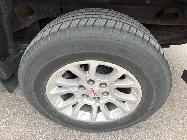 Used 2018 Summit White GMC SLE image 12
