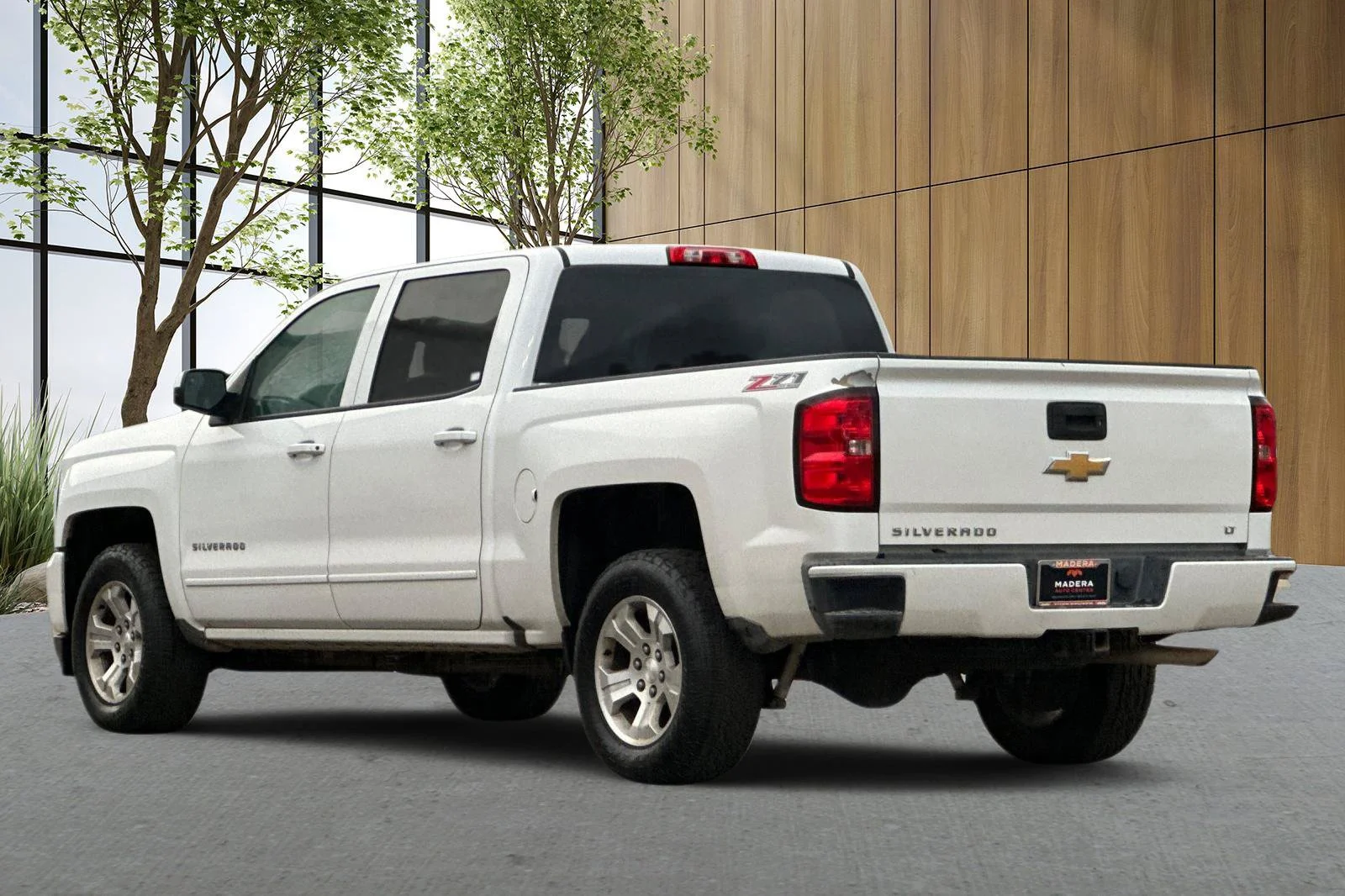 Used 2017 IRIDESCENT PEARL TRICOAT Chevrolet LT image 6