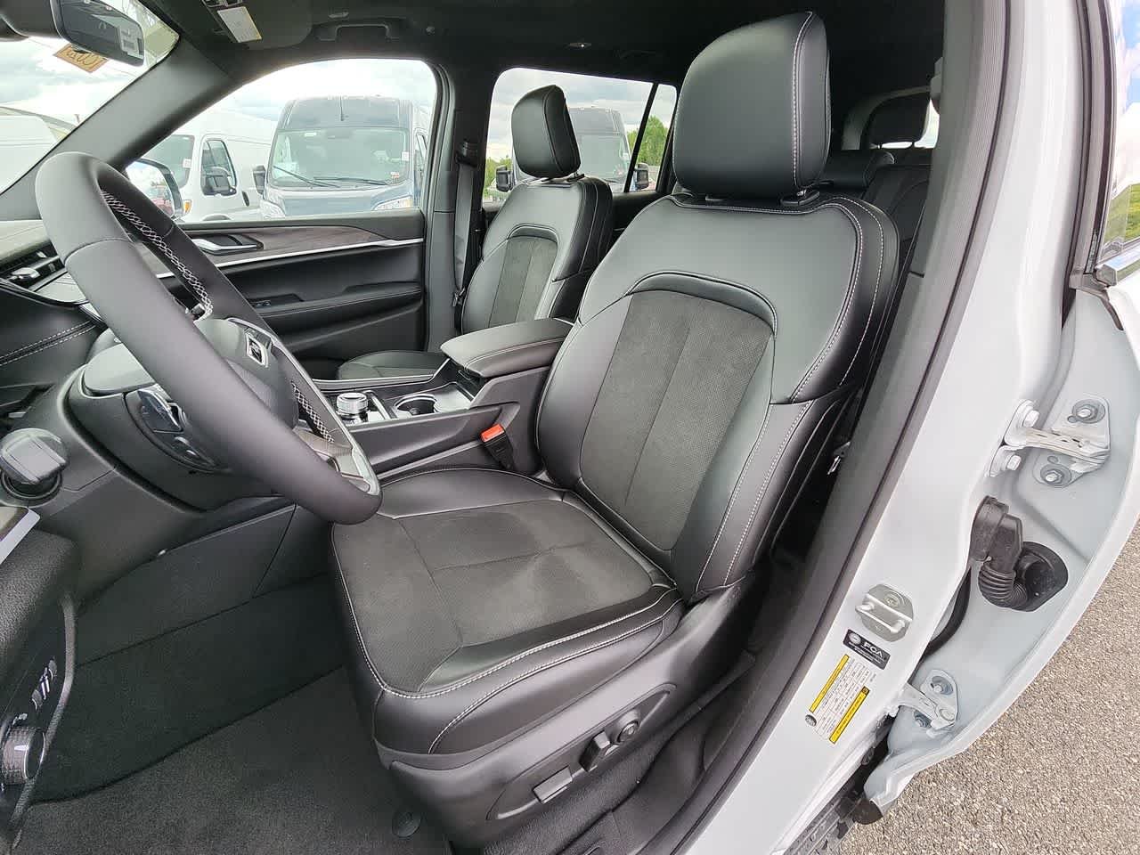 New 2026 Bright White Clearcoat Jeep Laredo Altitude image 13