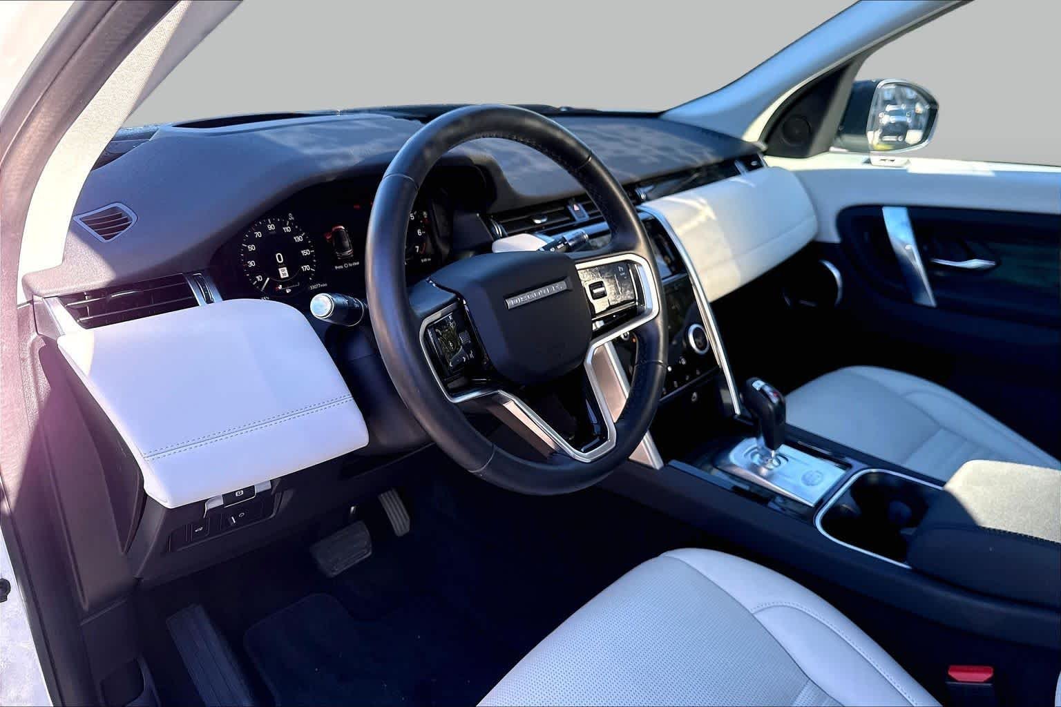 Used 2022 Fuji White Land Rover SE image 18