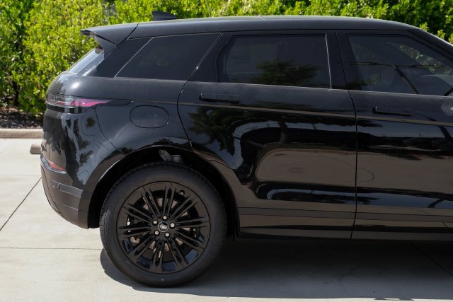 New 2026 Santorini Black Land Rover S image 11