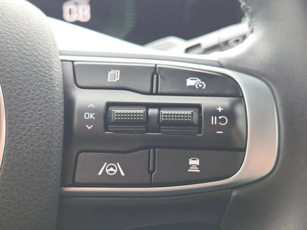 Used 2025 Aurora Black Pearl Kia GT-Line image 17