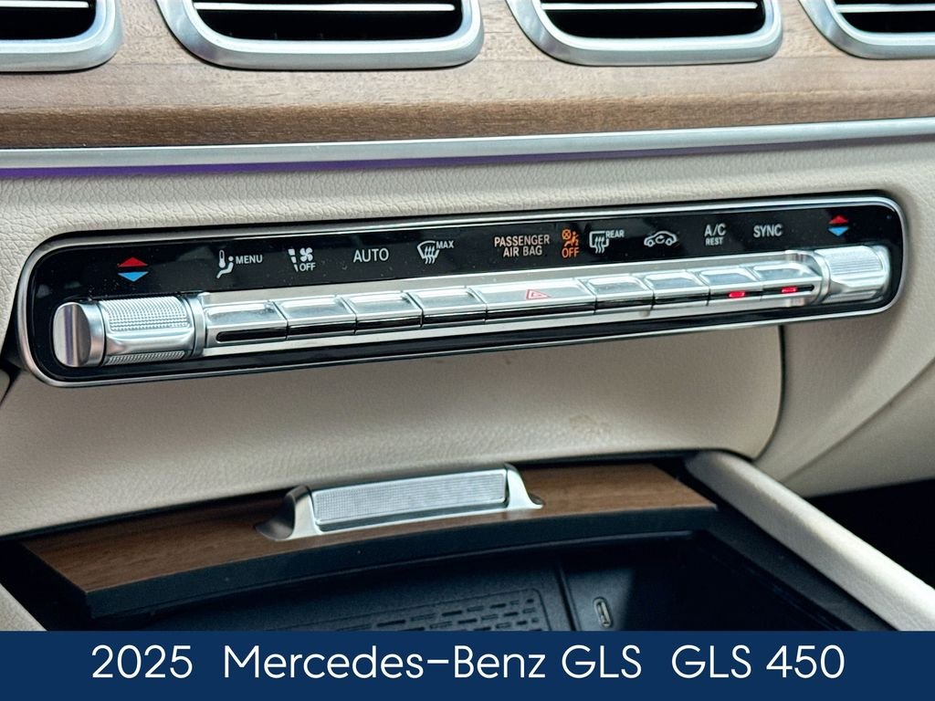 Used 2025  Mercedes-Benz GLS 450 image 33