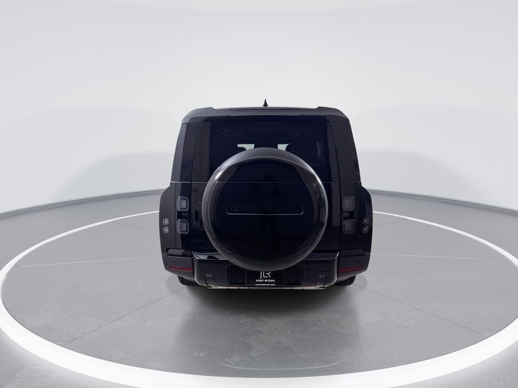 New 2026 SANTORN BLK MET Land Rover S image 7