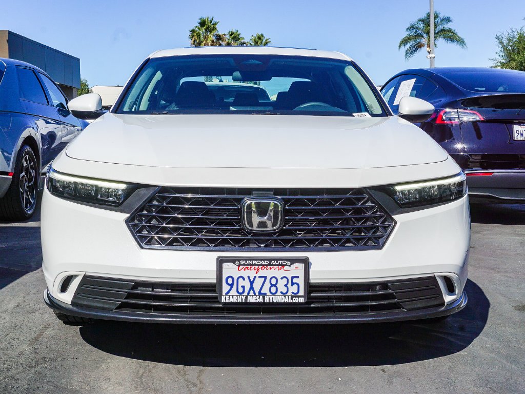 Used 2023 White Honda EX image 2