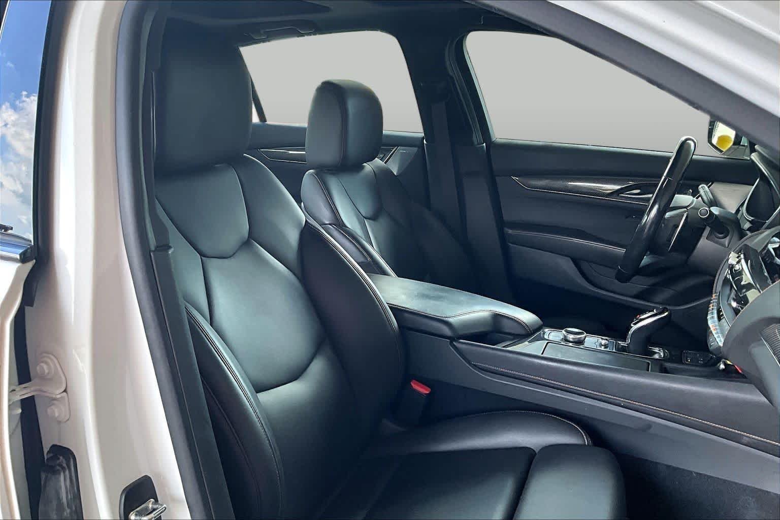Used 2020 Summit White Cadillac Sport image 9