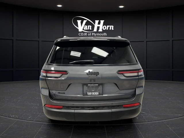 Used 2022 Gray Metallic Jeep Altitude image 6