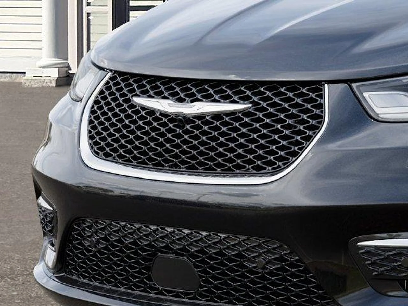 New 2026 Diamond Black Crystal Pearl-Coat Exterior Paint Chrysler Limited AWD image 11