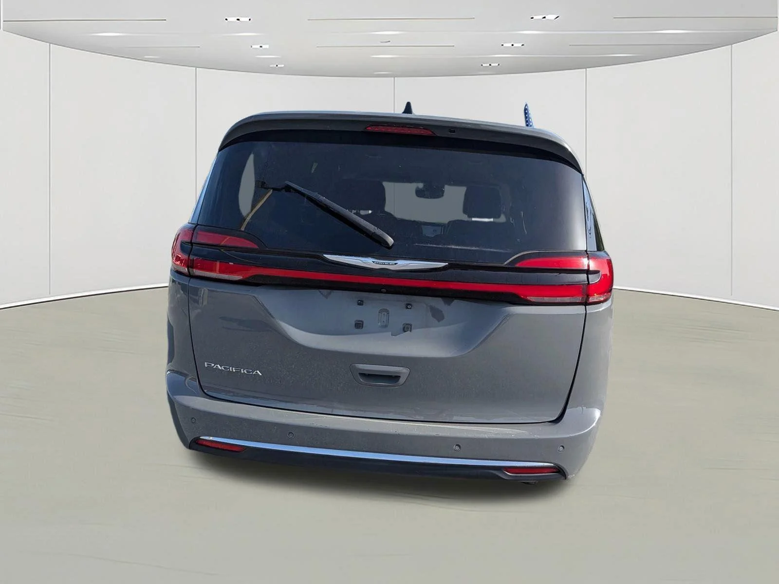 Used 2023 Gray Chrysler Touring L image 4