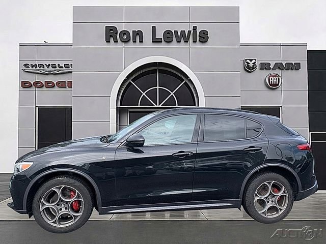 2023 Alfa Romeo Stelvio Ti AWD's photo