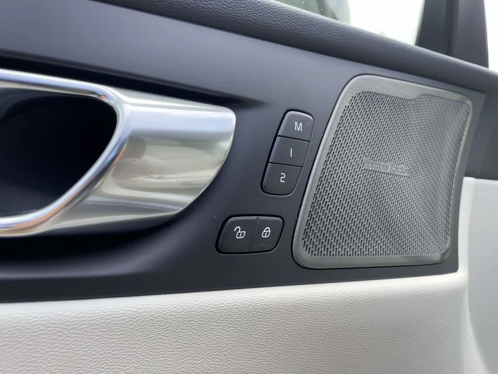 New 2026 Denim Blue Metallic Volvo Ultra image 7