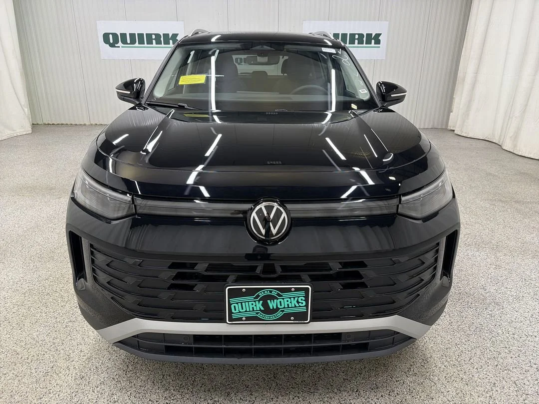 New 2026 Deep Black Pearl Volkswagen SE image 2