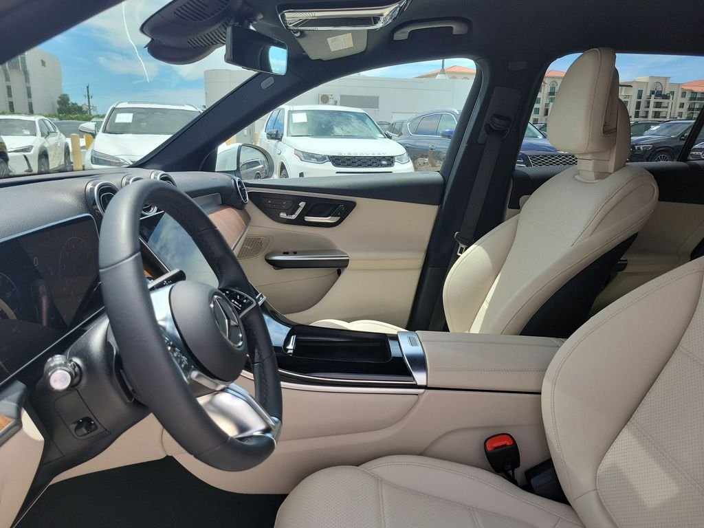 Certified Used 2025 White Mercedes-Benz GLC 300 image 21