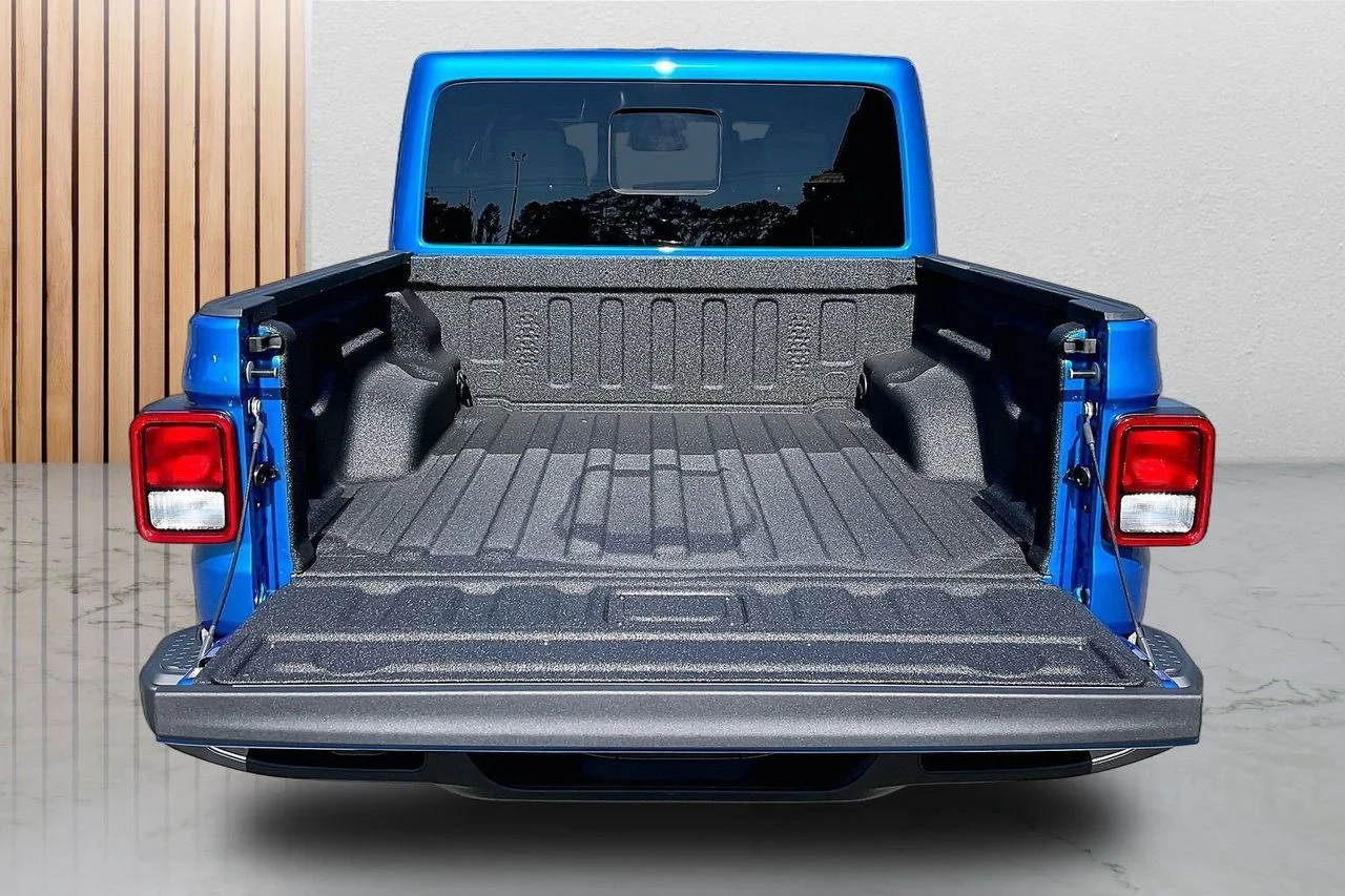 New 2026 Hydro Blue Pearl-Coat Exterior Paint Jeep Sport S image 23