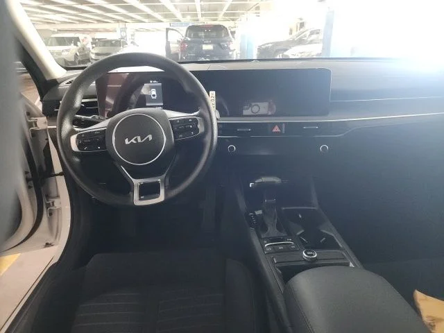 Used 2025 White Kia LXS image 5