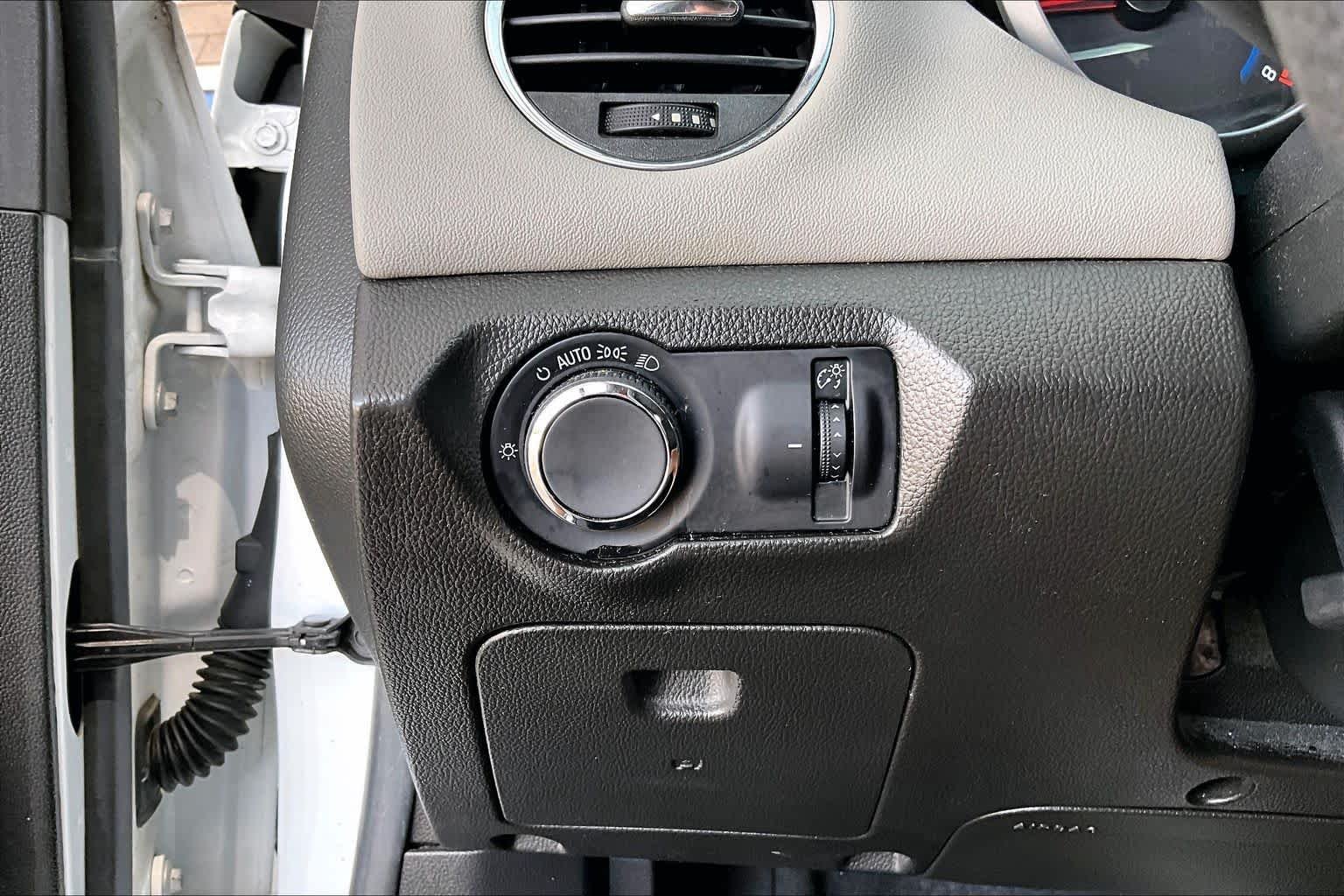 Used 2013 Summit White Chevrolet LS image 32