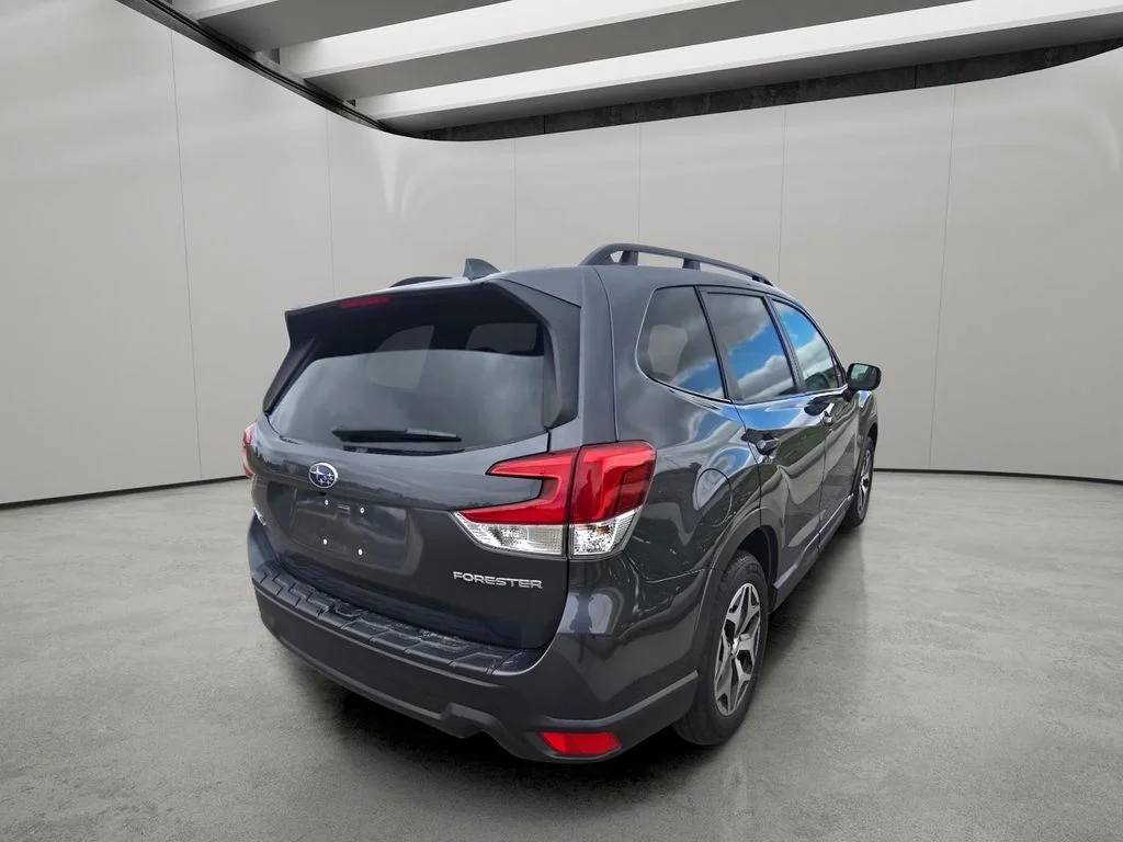 Used 2022 Magnetite Gray Metallic Subaru Premium image 5