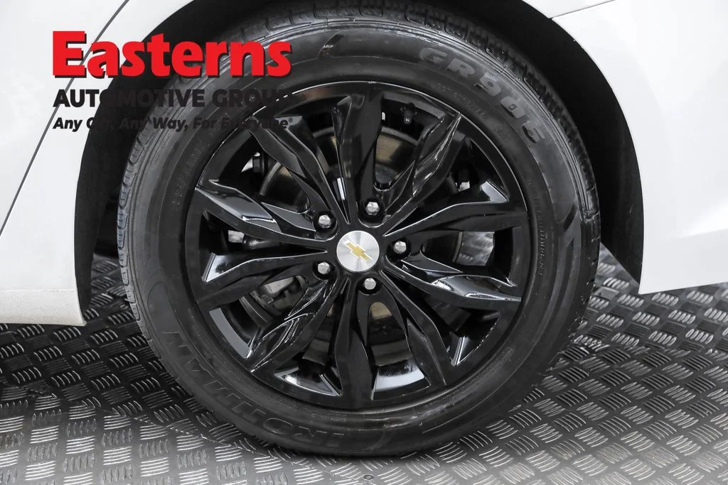 Used 2022 White Chevrolet LT image 32