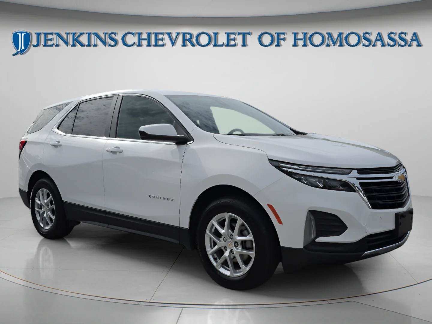 Used 2024 Summit White Chevrolet LT image 1