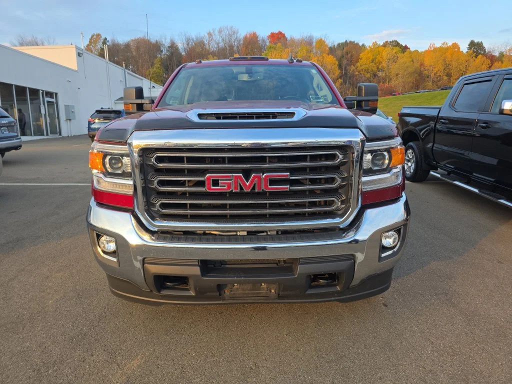 Used 2018 RED QUARTZ TINTCOAT GMC SLE image 2