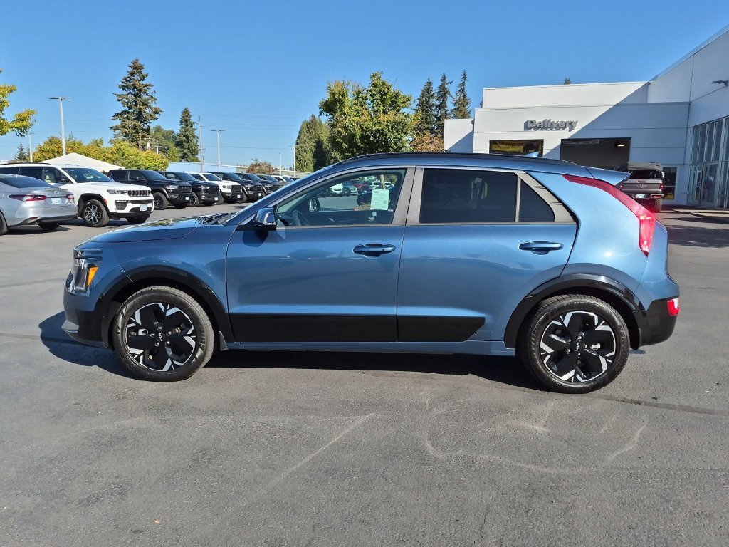 Used 2023 Blue Kia Wind image 3