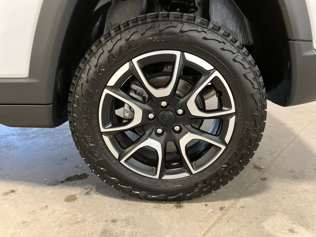 Used 2024 Bright White Clearcoat Jeep Trailhawk image 30
