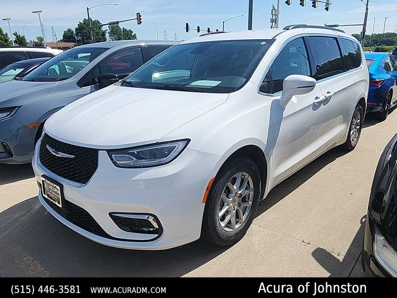 2022 Chrysler Pacifica Touring L's photo
