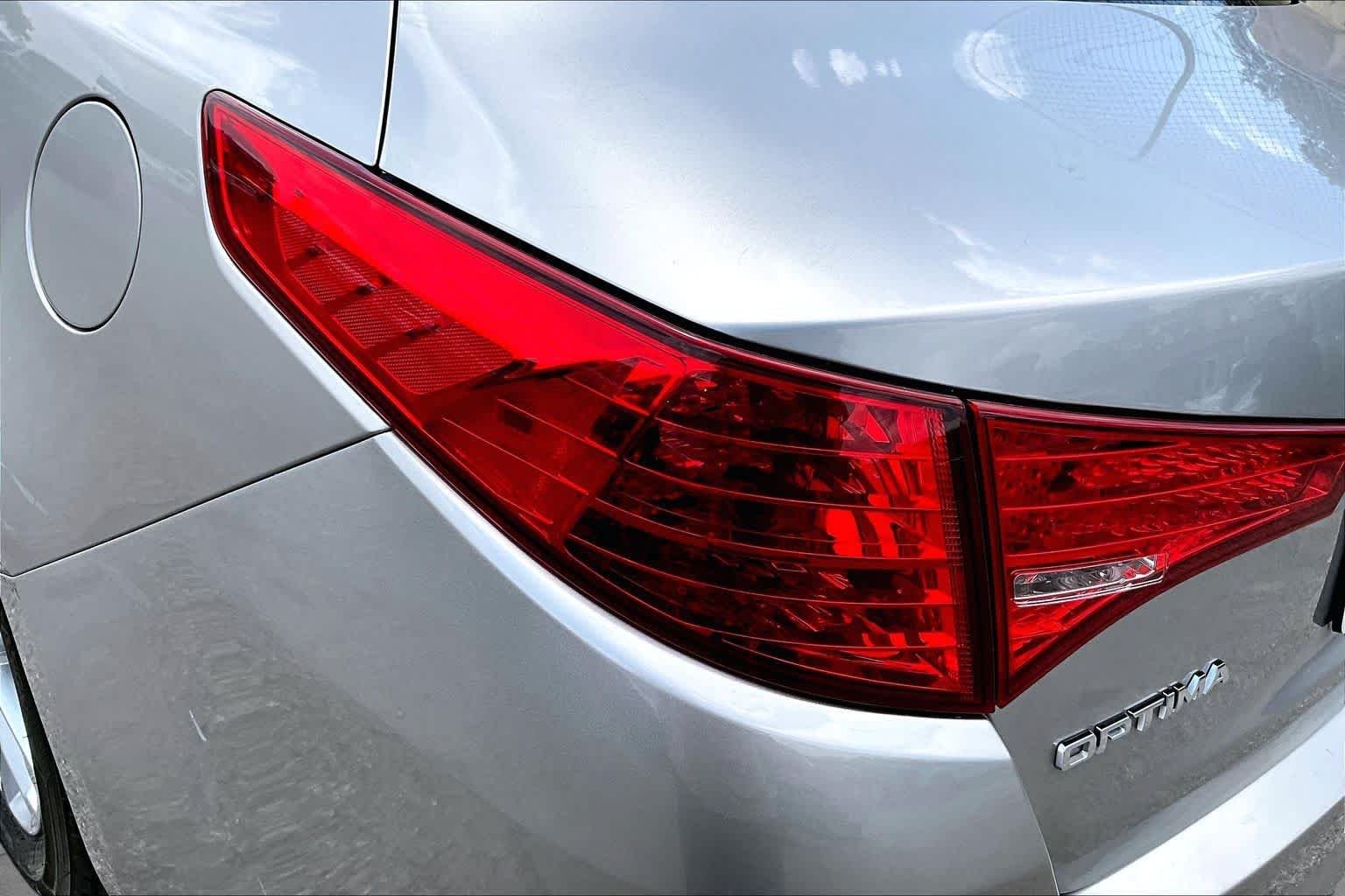 Used 2012 Satin Metal Kia LX image 28