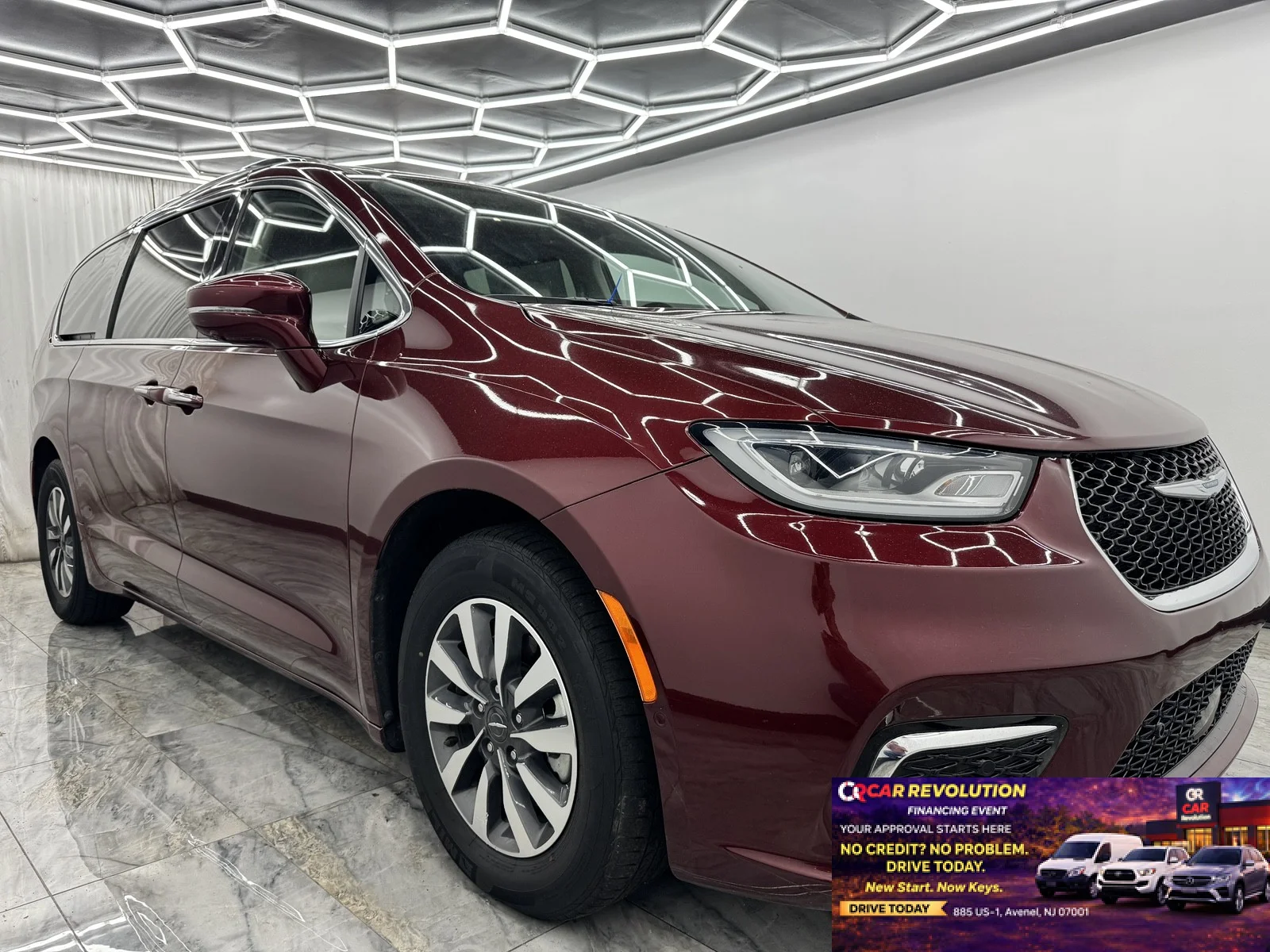 2021 Chrysler Pacifica Hybrid Touring L Hybrid's photo