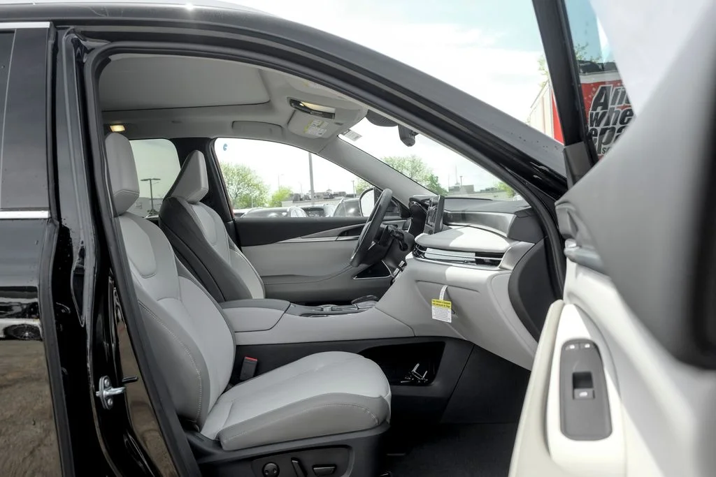 New 2027 MINERAL BLACK INFINITI Luxe AWD image 23