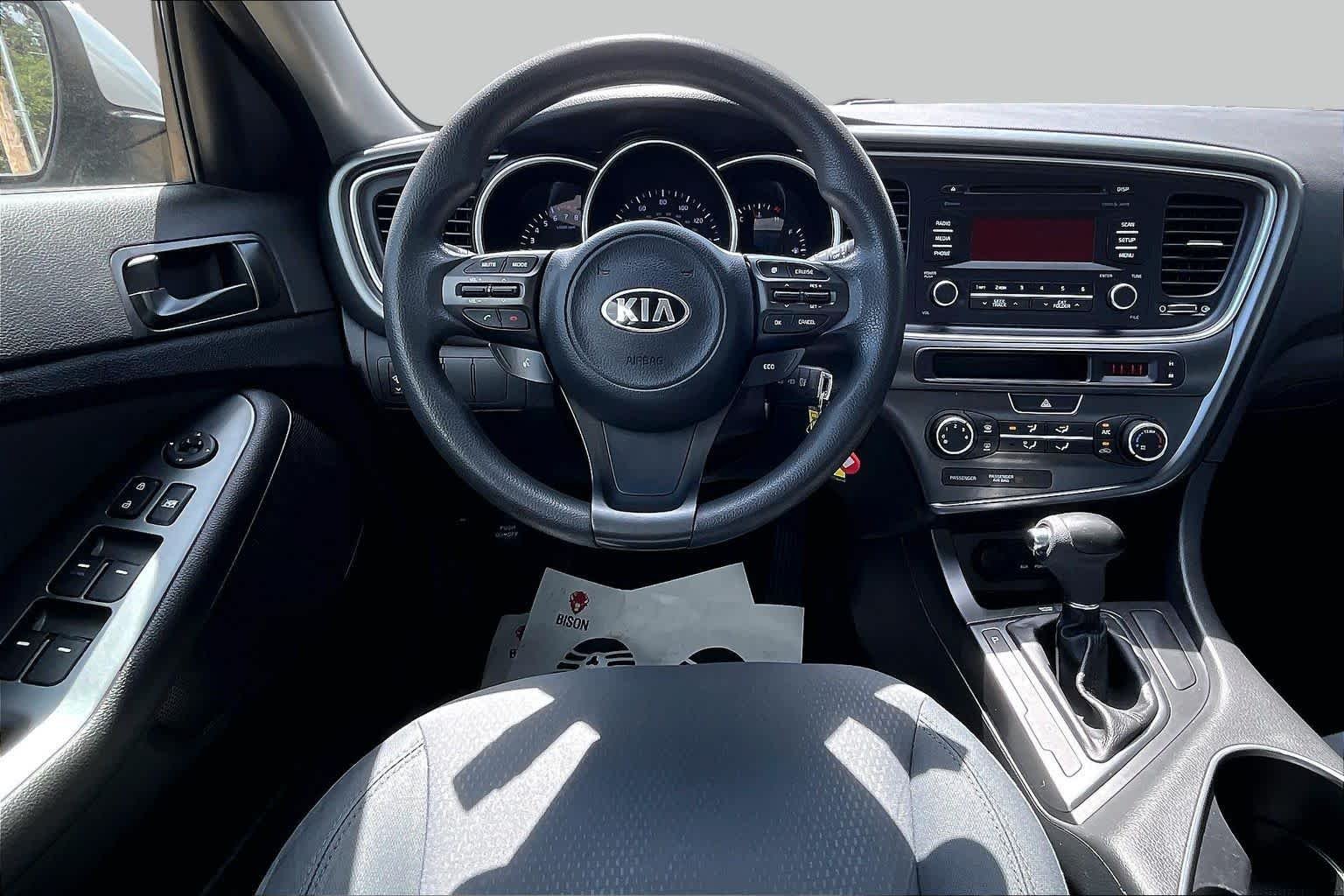 Used 2015 Sparkling Silver Kia LX image 8