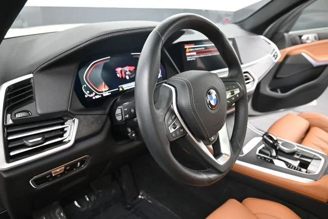 Used 2023 White BMW sDrive40i image 18