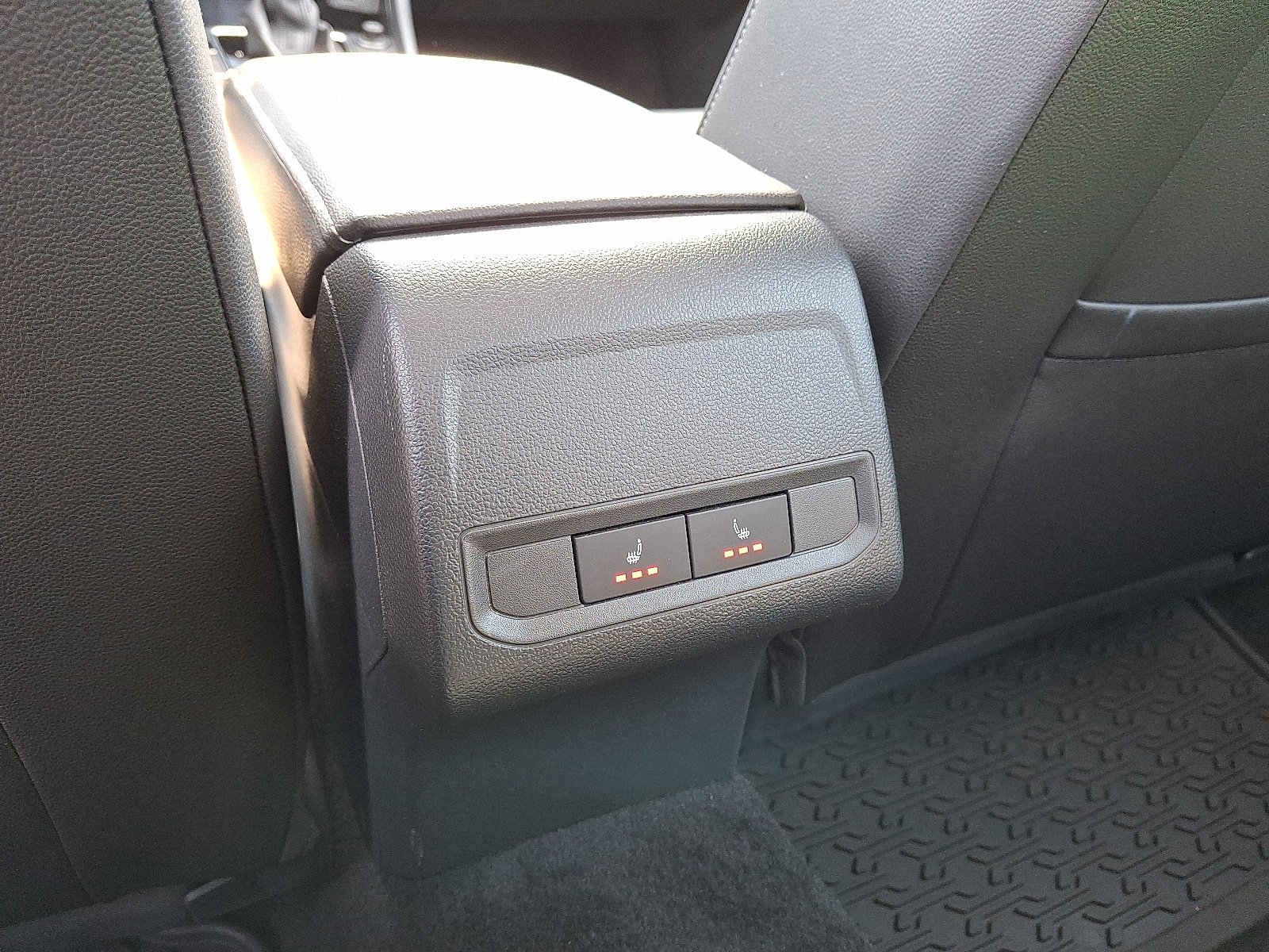 Used 2020 Platinum Gray Metallic Volkswagen SEL image 12
