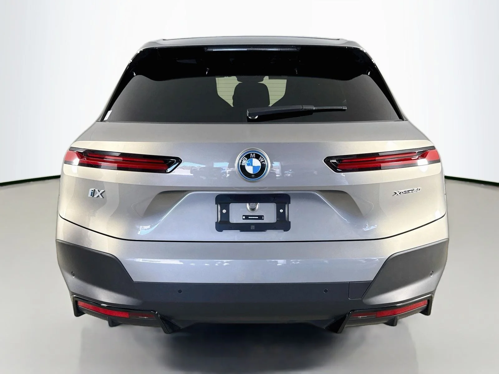 Certified Used 2024 Oxide Gray Metallic BMW xDrive50 image 6