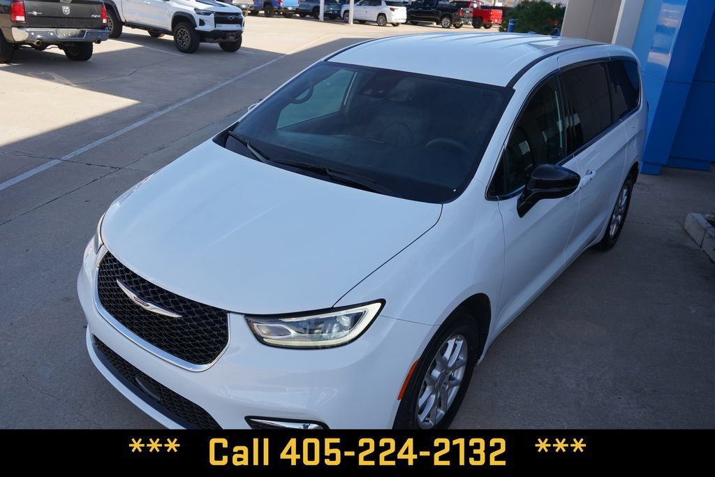 2025 Chrysler Pacifica Select - Photo 12