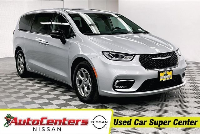2024 Chrysler Pacifica Limited's photo