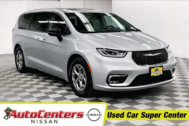 2024 Chrysler Pacifica Limited's photo